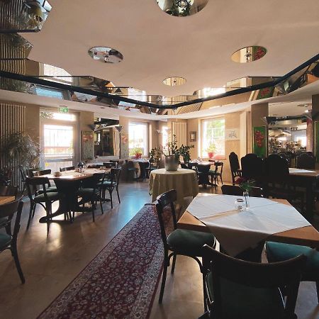 Zum Gruenen Turm Hotel Hohen Neuendorf Bagian luar foto