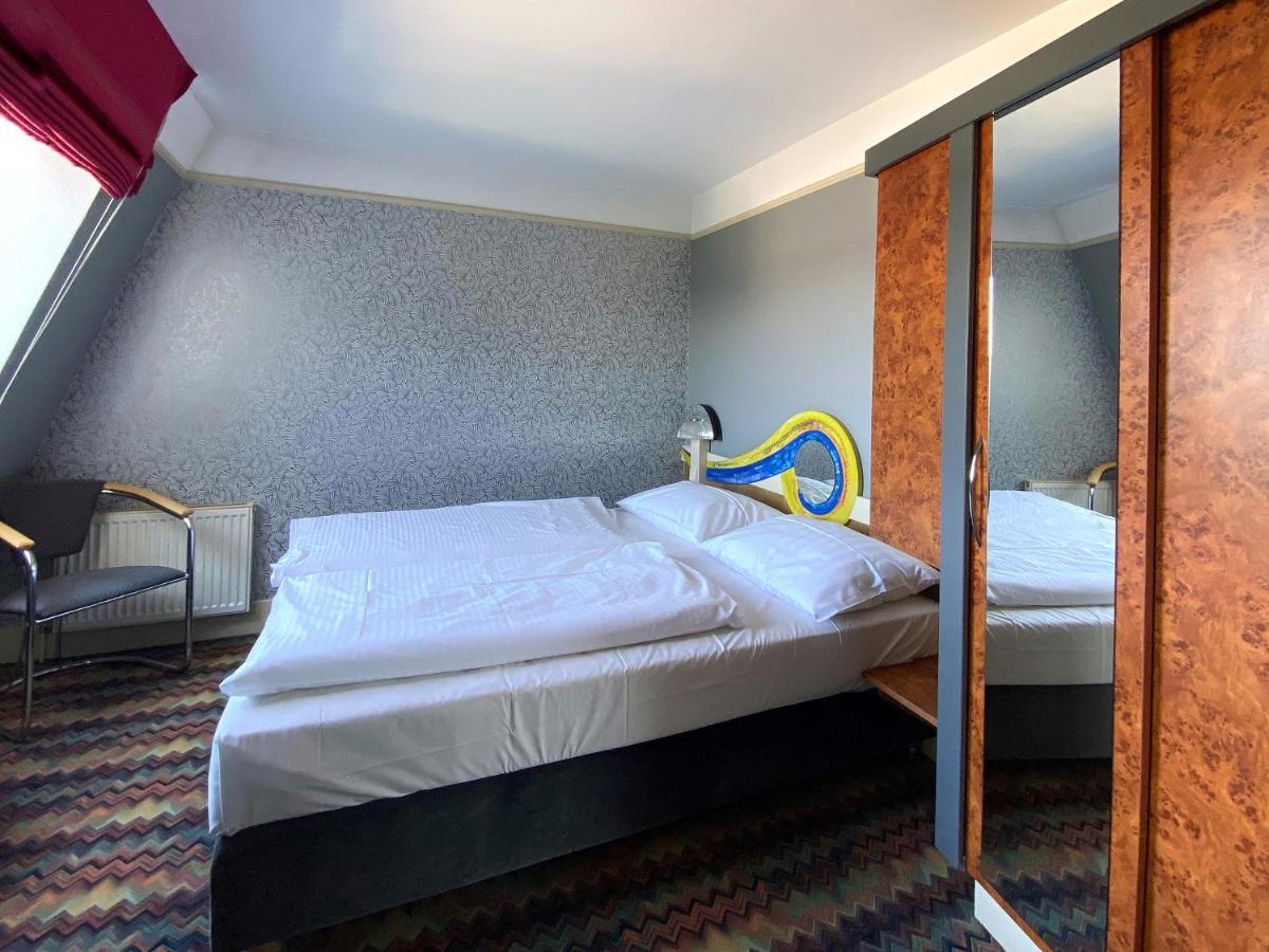Zum Gruenen Turm Hotel Hohen Neuendorf Bagian luar foto