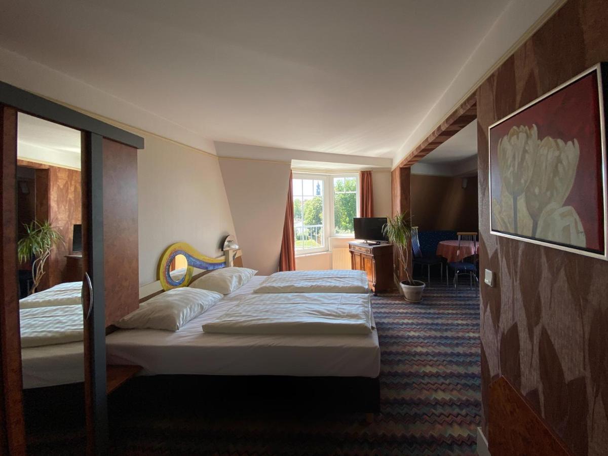 Zum Gruenen Turm Hotel Hohen Neuendorf Bagian luar foto
