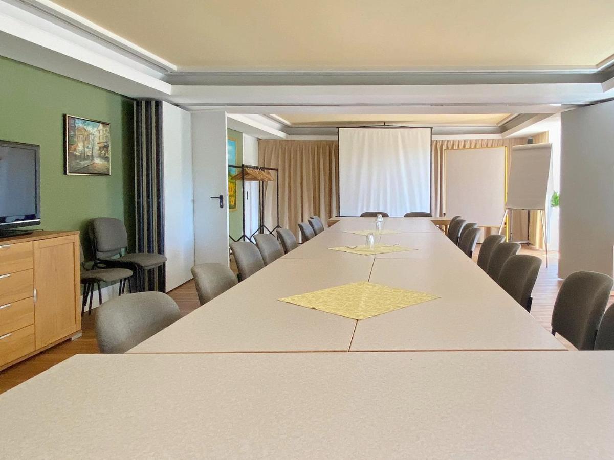 Zum Gruenen Turm Hotel Hohen Neuendorf Bagian luar foto